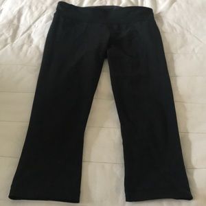 Under armour black cropped leggings